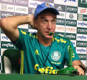 Cuca conta como é o trabalho para conter a ansiedade no Palmeiras