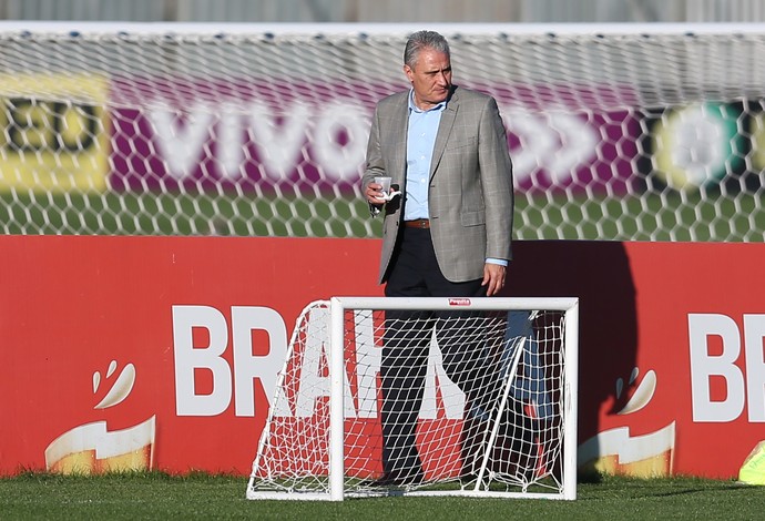 Tite no treino da seleção brasileira olímpica na Granja Comary (Foto: Lucas Figueiredo/MoWA Press)