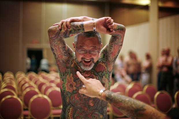 Japonês Yoshi arrancou risos de juízes ao exibir pênis tatuados nos braços. (Foto: Jason Reed/Reuters)