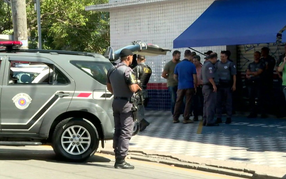 Polícia prendeu sete suspeitos do assalto na loja (Foto: Amós Alexandre/GloboNews/Reprodução)