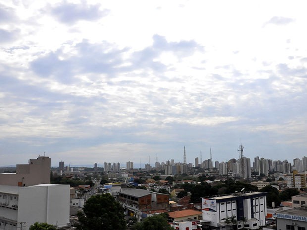 Céu nublado em Cuiabá (Foto: Stephanie Freitas/G1)