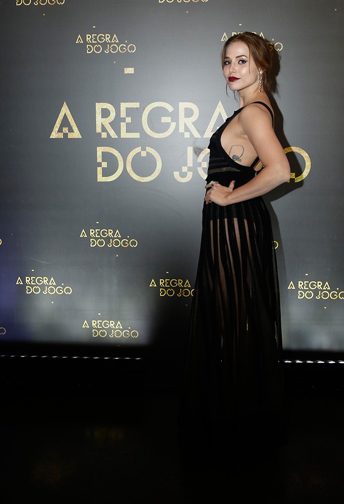 Letícia Colin arrasa com look transparente em festa de lançamento (Foto: Raphael Dias/Gshow)