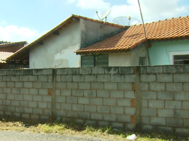 Mulher e ex-companheiro eram vizinhos de muro em Careaçu (Foto: Reprodução EPTV)