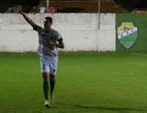 Tiago Lima, meia do Coruripe (Foto: Leonardo Freire/GloboEsporte.com)