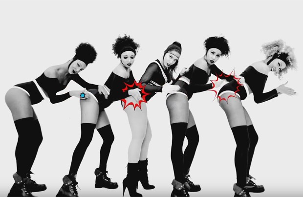 Anitta e dançarinas no clipe de 'Bang' (Foto: Divulgação)