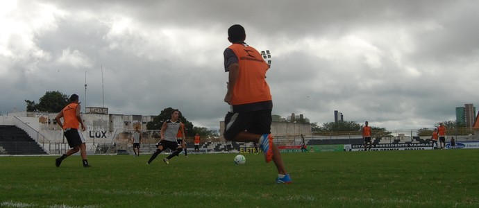 Treino do Treze, no Presidente Vargas (Foto: João Brandão Neto / GloboEsporte.com/pb) Treino do Treze, no Presidente Vargas (Foto: João Brandão Neto / GloboEsporte.com/pb)