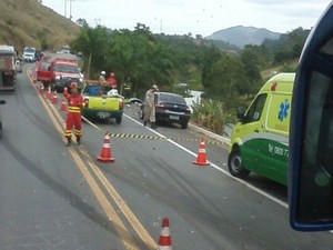 Trânsito flui em sistema pare e siga em Fundão (Foto: Julimar Cazotto/ Internauta A Gazeta)