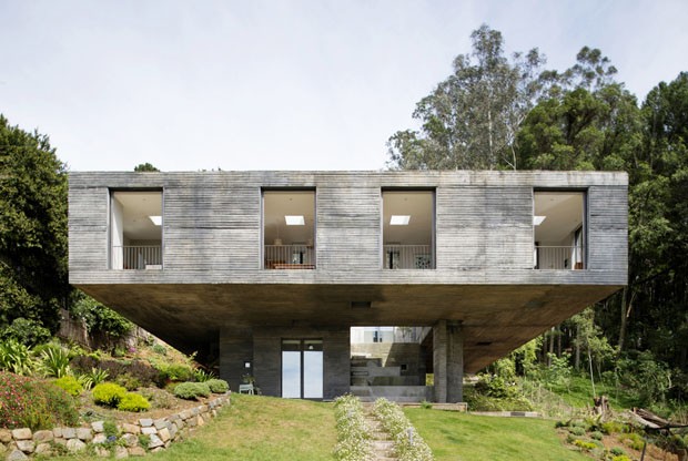 Casa prisma tira proveito do terreno (Foto: Pezo von Ellrichshausen/Divulgação) Casa prisma tira proveito do terreno (Foto: Pezo von Ellrichshausen/Divulga)