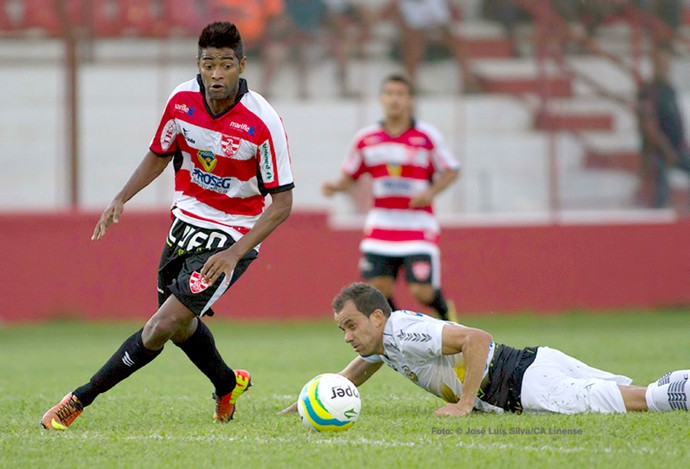 Rodrigo Tiuí, do Linense, contra o São Bernardo, pelo Paulistão 2014 (Foto: José Luís Silva / AGIL / CA Linense) Rodrigo Tiuí, do Linense, contra o São Bernardo, pelo Paulistão 2014 (Foto: José Luís Silva / AGIL / CA Linense)