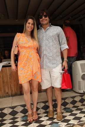 Paulo Ricardo e a mulher em aniversário em São Paulo (Foto: Iwi Onodera / EGO)