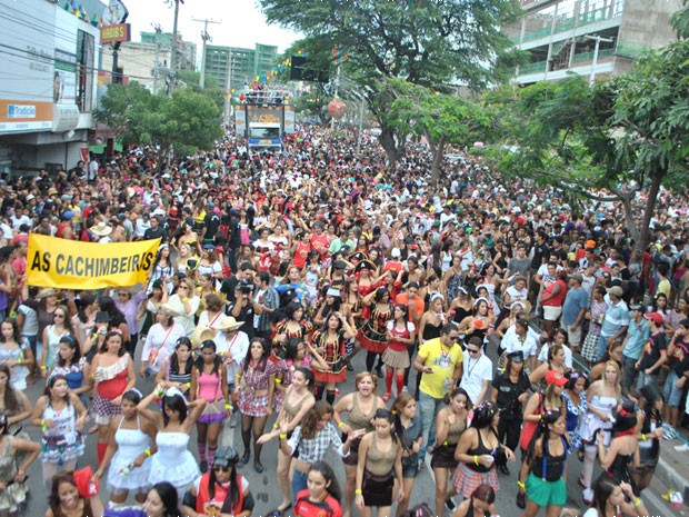Drilhas arrastam multidão em Caruaru (Foto: Thomás Alves/TV Asa Branca)