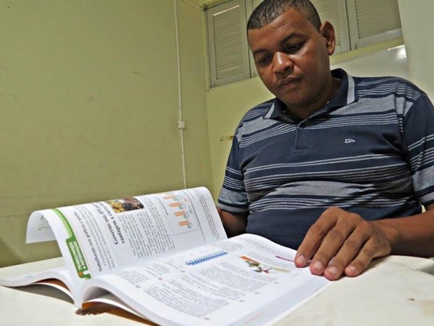 Agleilson Brasil tem 30 anos e mora em Mossoró, na região Oeste potiguar  (Foto: Josemário Alves)