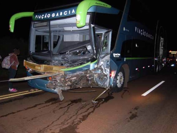 G1 Colisão Frontal Entre Carro E ônibus Deixa Uma Pessoa Morta Na Br 369 Notícias Em Norte E