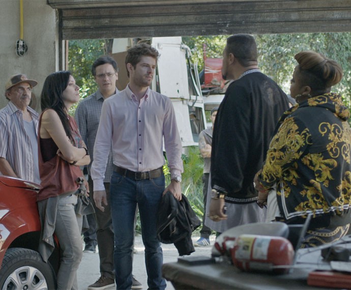 Benjamin chega e tenta entender o problema com Jávai (Foto: TV Globo)