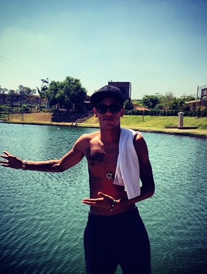 Neymar, lago, wake (Foto: Reprodução / Instagram)