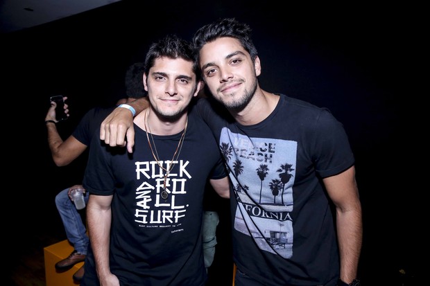 Rodrigo Simas e Bruno Gissoni (Foto: SR2 Fotografia)
