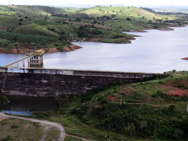 Sobrevoo da barragem de Pirapama neste domingo mostra que ela atingiu 42% da capacidade  (Foto: Aluisio Moreira/SEI)
