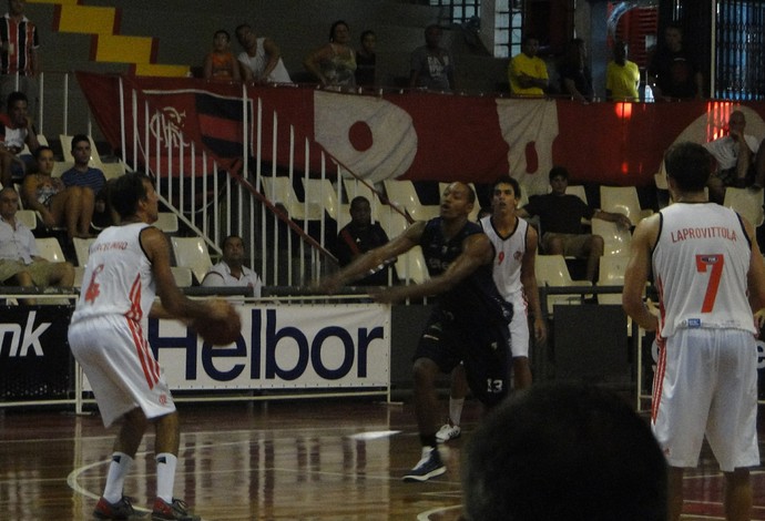 Marcelinho foi o destaque do jogo contra o Mogi (Foto: Fabio Leme)