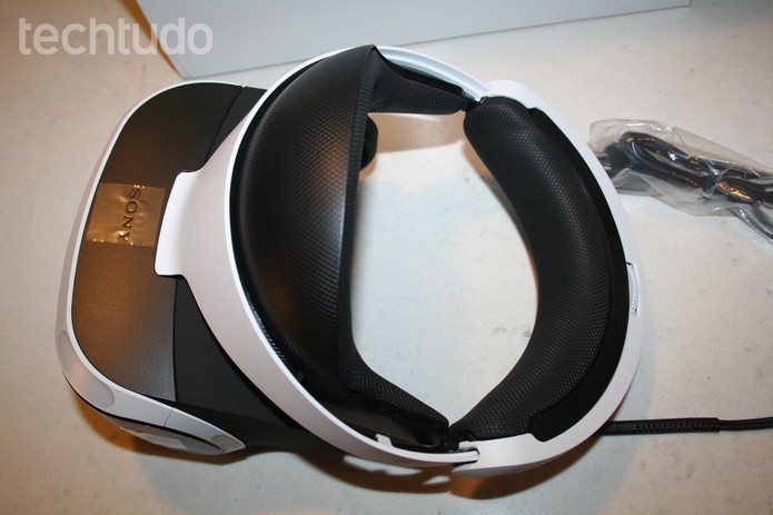 Visão superior do PS VR - com marca (Foto: Felipe Vinha/Techtudo ) Visão superior do PS VR - com marca (Foto: Felipe Vinha/Techtudo )