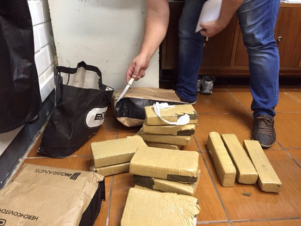 Droga também foi apreendida em operação policial (Foto: Divulgação/Polícia Civil) Droga também foi apreendida em operação policial (Foto: Divulgação/Polícia Civil)