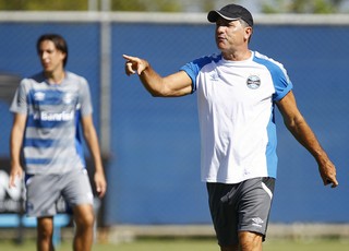 Renato Portaluppi comenda treino do Grêmio (Foto: Lucas Uebel / Grêmio, DVG)