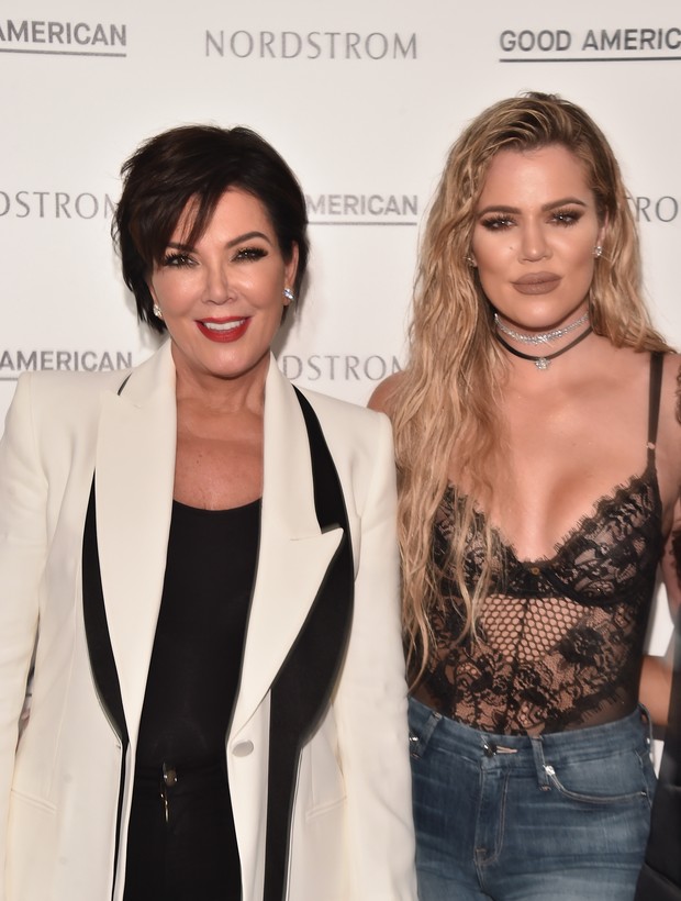 Kris Jenner e Khloe Kardashian em evento em Los Angeles, nos Estados Unidos (Foto: Alberto E. Rodriguez/ Getty Images/ AFP)