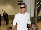 Filhos de Ricky Martin esbanjam estilo em aeroporto na Austrália