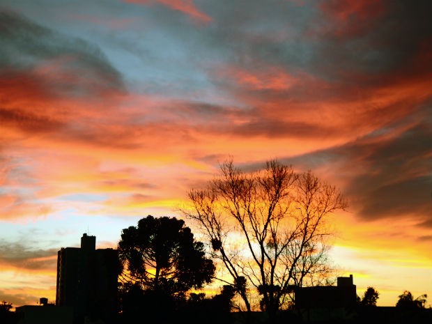 Céu colorido em Cascavel (Foto: Rafael Spoladore/Vc no G1)