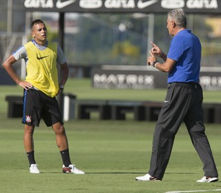 Tite mexe em apenas uma posição para pegar o Ituano; veja a escalação