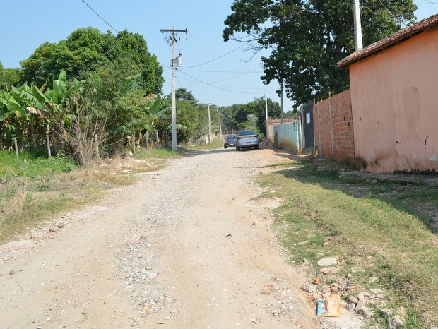 Casal foi alvo de criminosos quando saia de casa em Piracicaba (Foto: Fernanda Zanetti/G1)