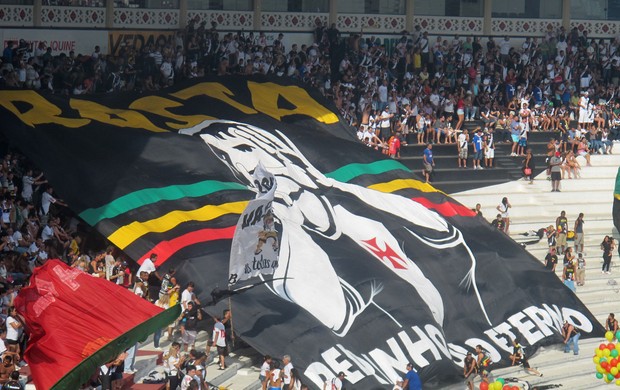 Bandeira Pedrinho Vasco (Foto: Fred Huber / Globoesporte.com)