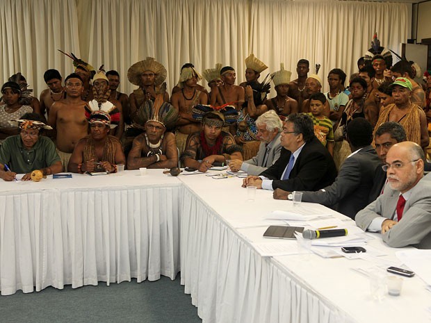 Índios se reúnem com governo da Bahia, em Salvador (Foto: Haroldo Abrantes/GovBA)