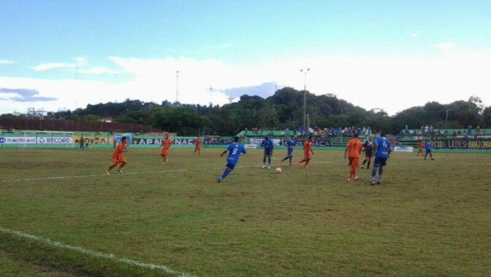 Jogo entre Nacional e Holanda-AM aconteceu neste sábado em Rio Preto da Eva (Foto: Édio Leite)