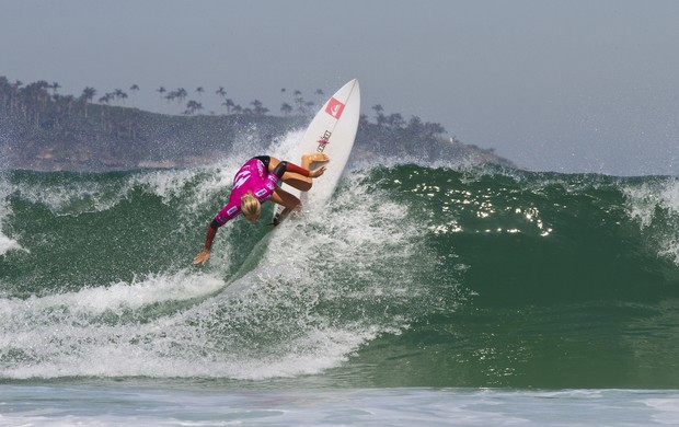 surfe Stephanie Gilmore na repescagem do Rio Pro (Foto: Matt Dunbar / ASP)