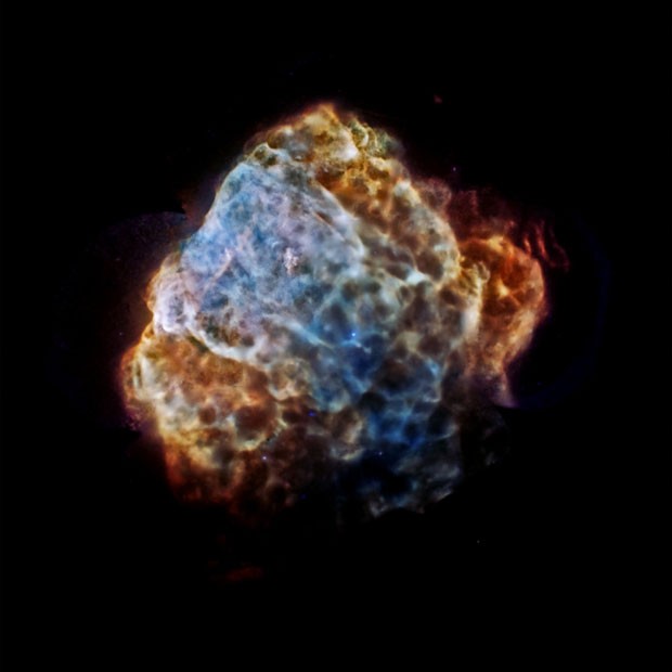 Imagem mostra remanescentes da explosão de uma supernova que foram captados com a ajuda de equipamentos da Nasa e da ESA (Foto: NASA/CXC/IAFE/G.Dubner et al &amp;amp; ESA/XMM-Newton)