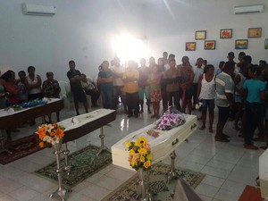 Corpo das quatro crianças vítimas de acidente são velados no Piauí (Foto: Arquivo/Prefeitura de Simões)