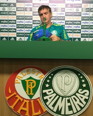 Cuca confirma retorno de Mina na defesa, mas faz mistério no Palmeiras