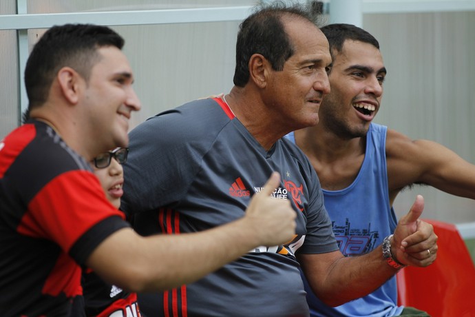 Muricy foi muito tietado no último treino antes do jogo (Foto: Gilvan de Souza/Fla Imagem) Muricy foi muito tietado no último treino antes do jogo (Foto: Gilvan de Souza/Fla Imagem)