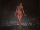 De biquíni e com barriguinha saliente, Mariah Carey enfrenta o frio em Aspen