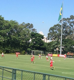 São Paulo faz jogo-treino com o time sub-20 (Foto: Marcelo Hazan)