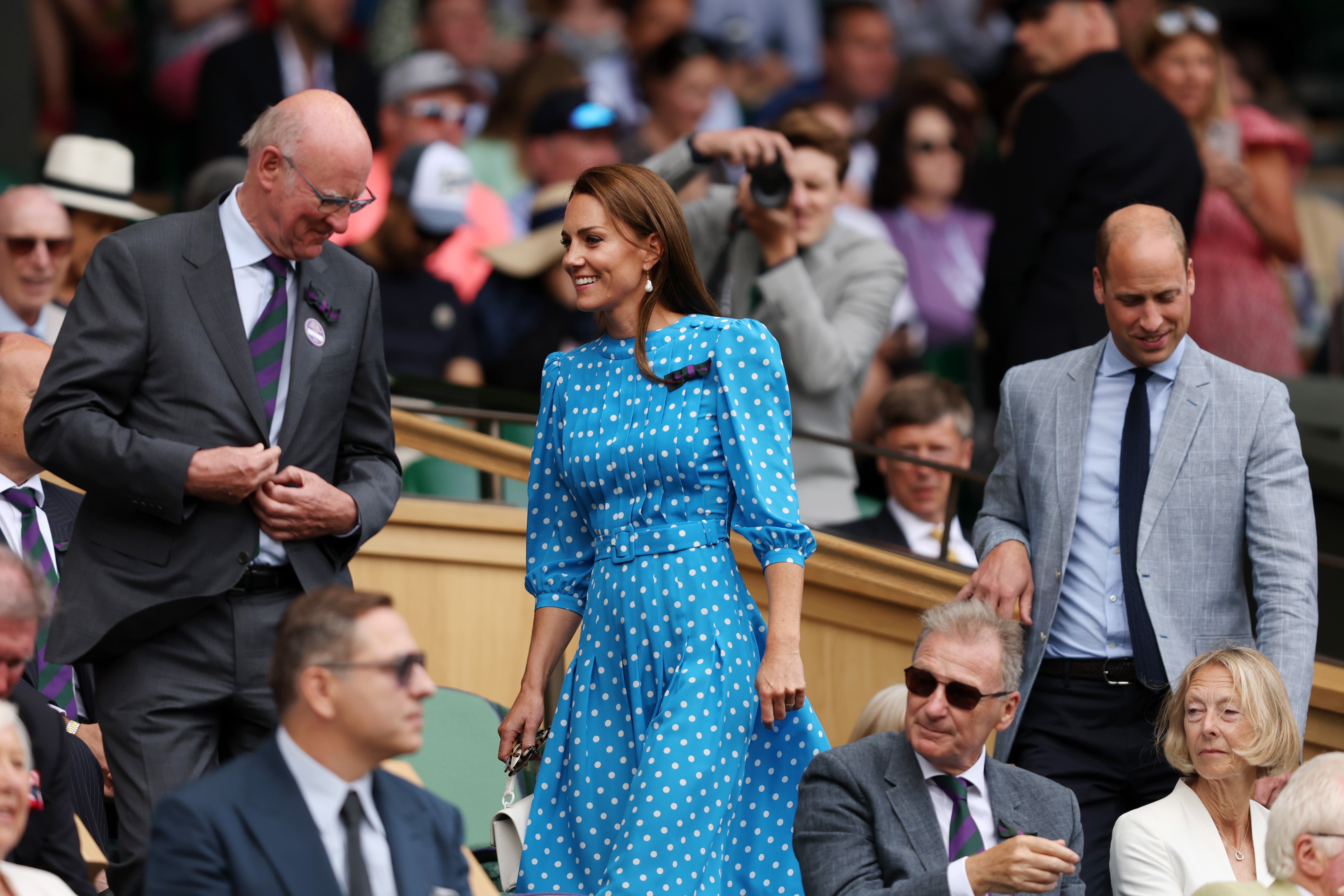 LONDON, ENGLAND - JULY 05: Catherine, Duchess of Cambridge and Prince William, Duke of Cambridge are seen in the Royal Box before Novak Djokovic of Serbia plays a forehand against Jannik Sinner of Italy during their Men's Singles Quarter Final match on da (Foto: Getty Images)