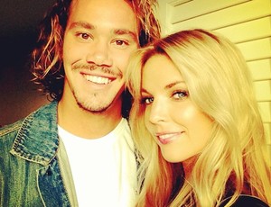 Jordy Smith posta foto com bela namorada nas redes sociais (Foto: Reprodução/Instagram)
