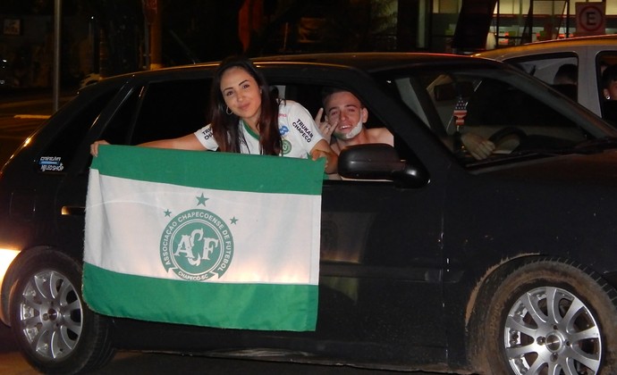Torcida Chapecoense comemoração (Foto: Laion Espíndula )