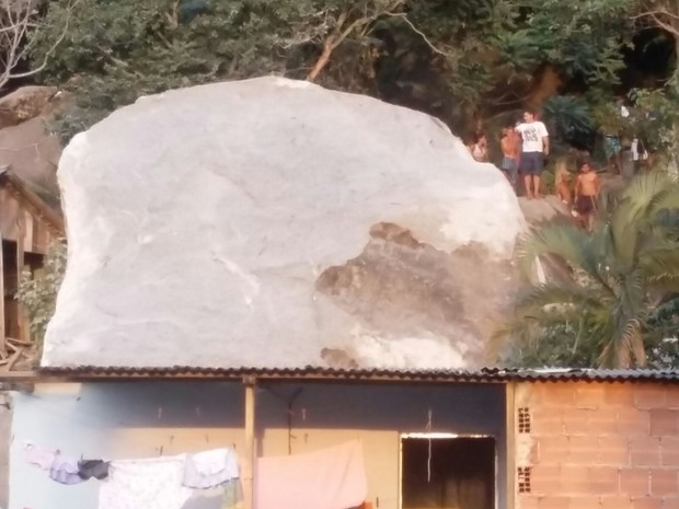Pedra que rolou em Boa Vista (Foto: Luiz Filipe Lannes/ VC no ESTV)