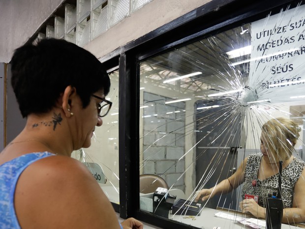 Guichê do Metrô destruído na Estação Barra Funda na quarta-feira (Foto: Alice Vergueiro/Futura Press/Estadão Conteúdo)
