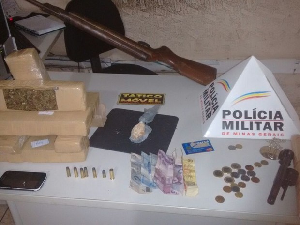 Material apreendido no Bairro Cidade Jardim (Foto: Polícia Militar/Divulgação)