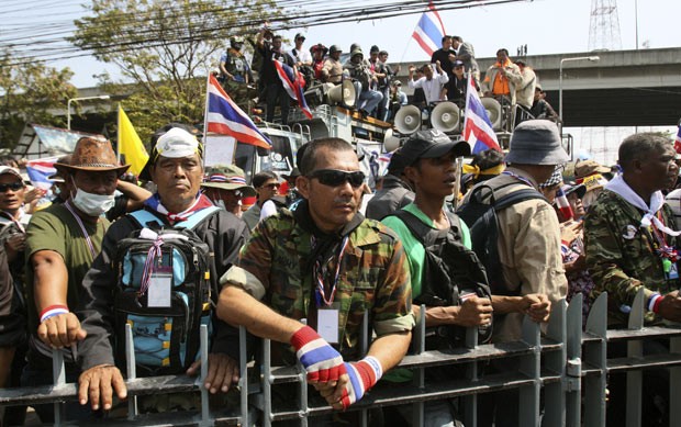 Manifestantes antigoverno protestam nesta terça-feira (28) em Bangcoc, na Tailândia (Foto: AP)