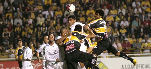 Criciuma e Bragantino (Foto: Fernando Ribeiro / Futura Press)