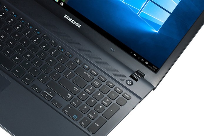 Os alto-falantes ficam localizados perto da tela (Foto: Divulgação/Samsung)