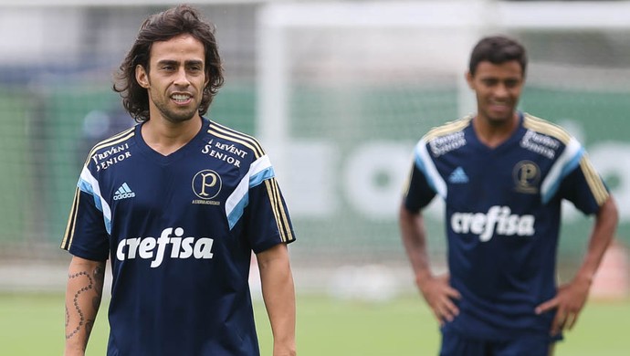 Grato à torcida, Cleiton Xavier busca coroar retorno ao Verdão com título